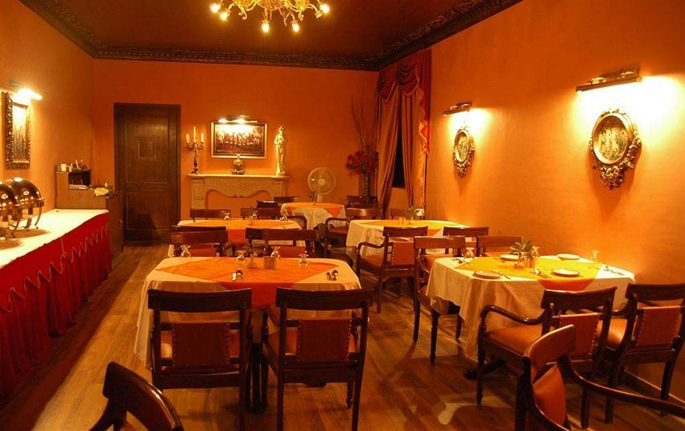 Welcomheritage Windsor Lodge Раникет Екстериор снимка