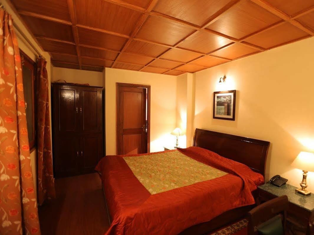 Welcomheritage Windsor Lodge Раникет Екстериор снимка